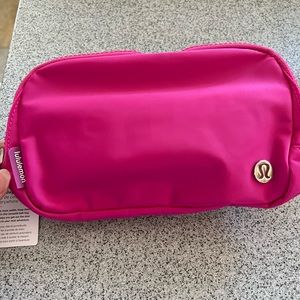 NWT Lululemon Everywhere Belt Bag- rare color. Sonic Pink